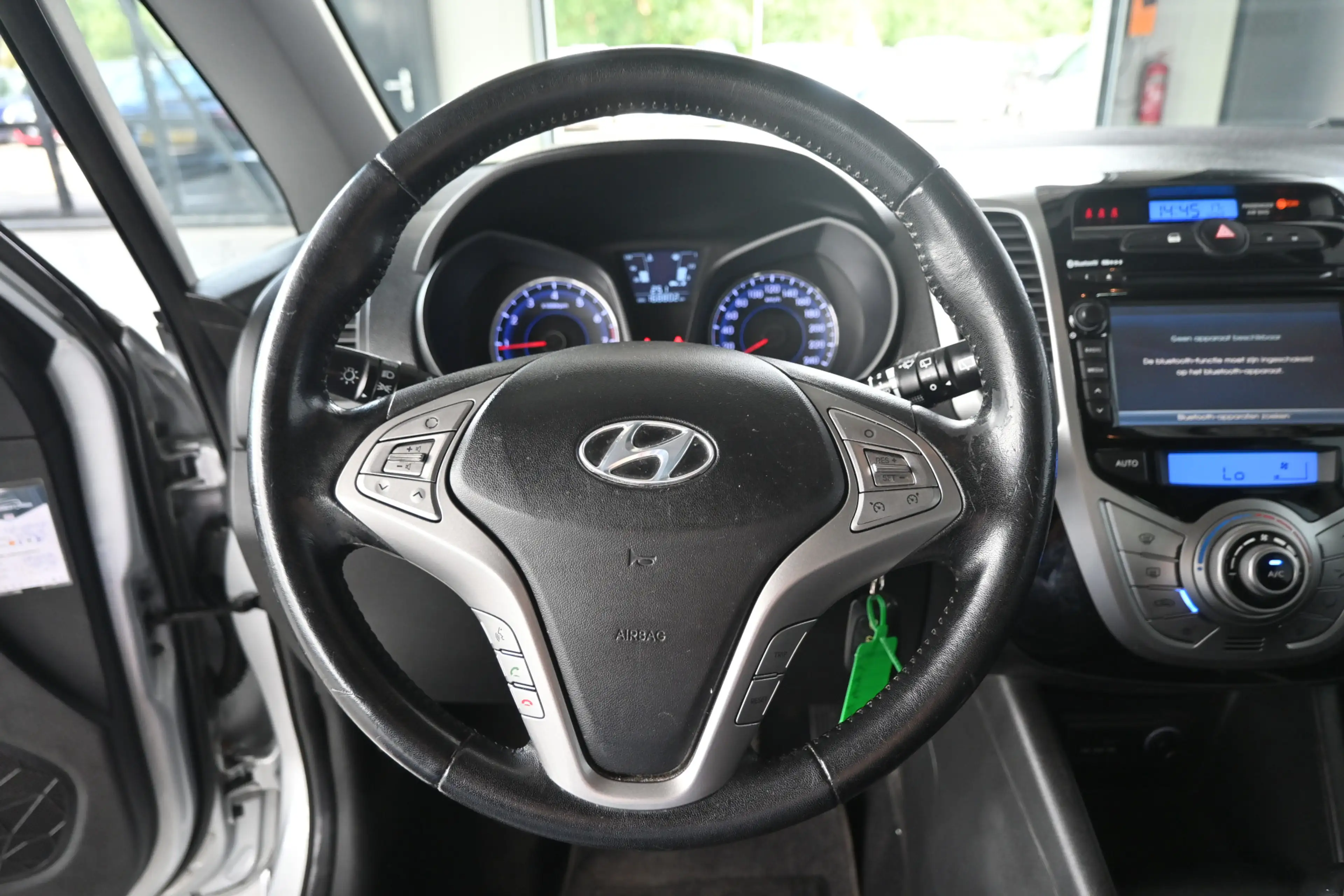 Hyundai iX20 1.4i i-Catcher Clima Navigatie Schuifdak Trekhaak — photo 6