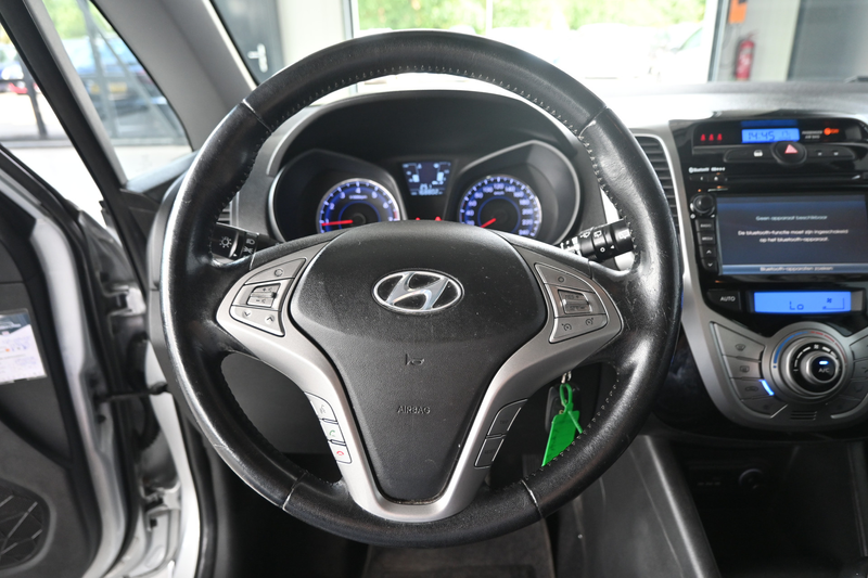 Hyundai iX20 1.4i i-Catcher Clima Navigatie Schuifdak Trekhaak — photo 6