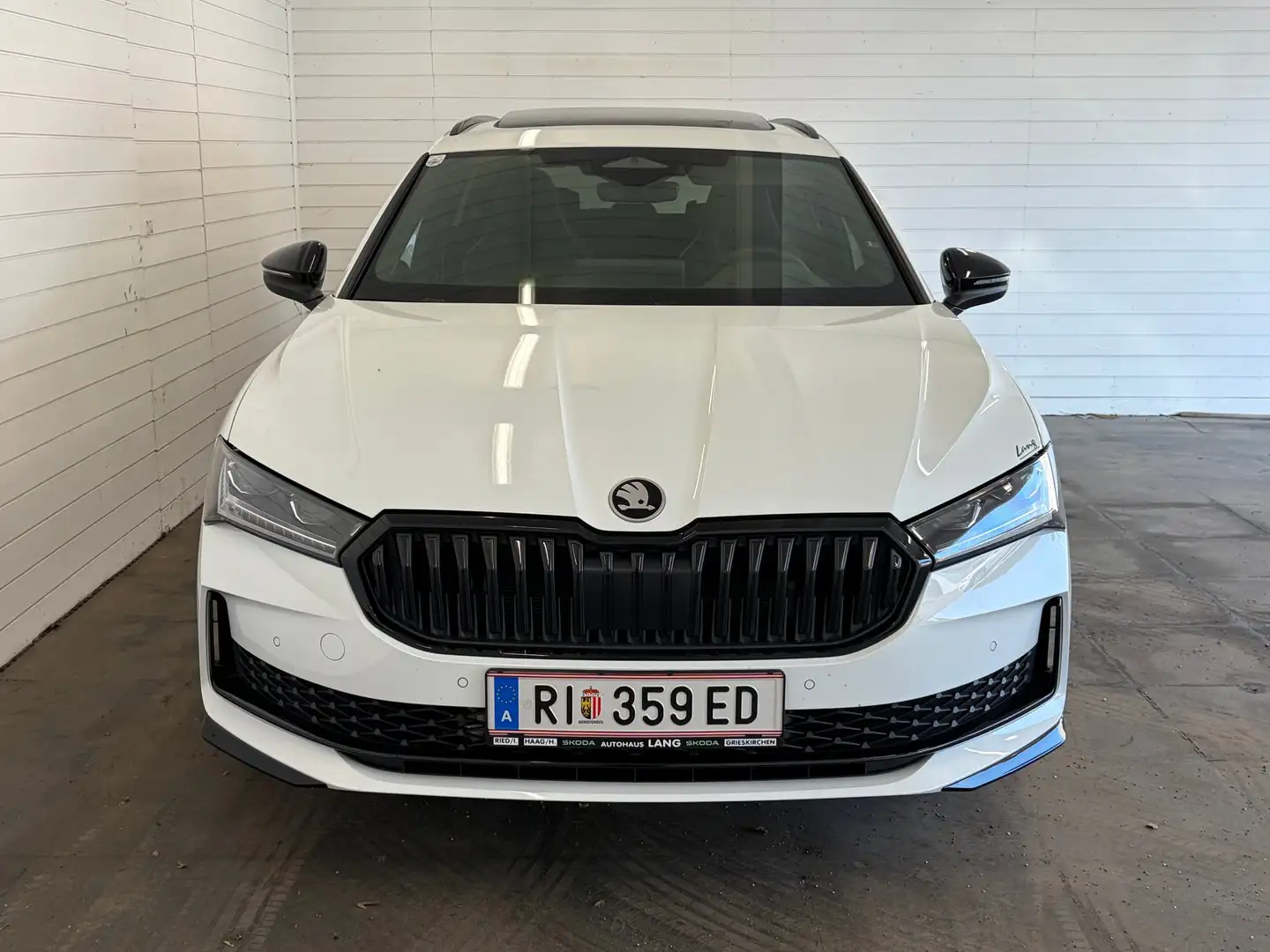 Skoda Superb Sportline iV TSI DSG Weiß - 2