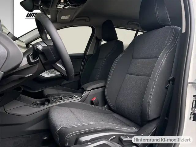 BMW 1 Series view 4