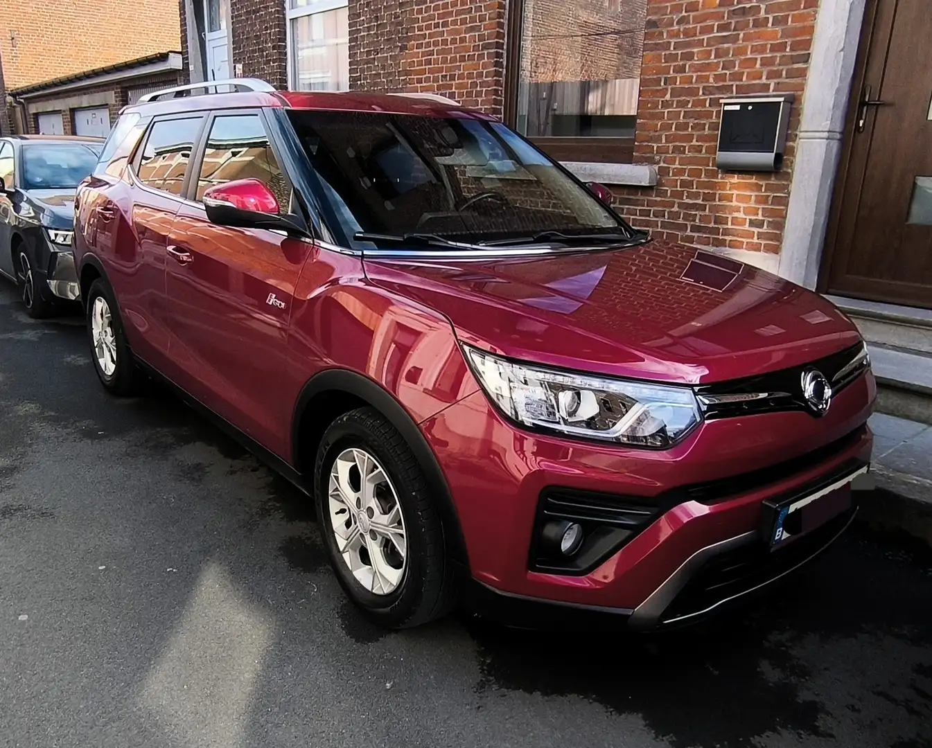 SsangYong XLV grand Tivoli quartz 1.5 Cherry red Rot - 2