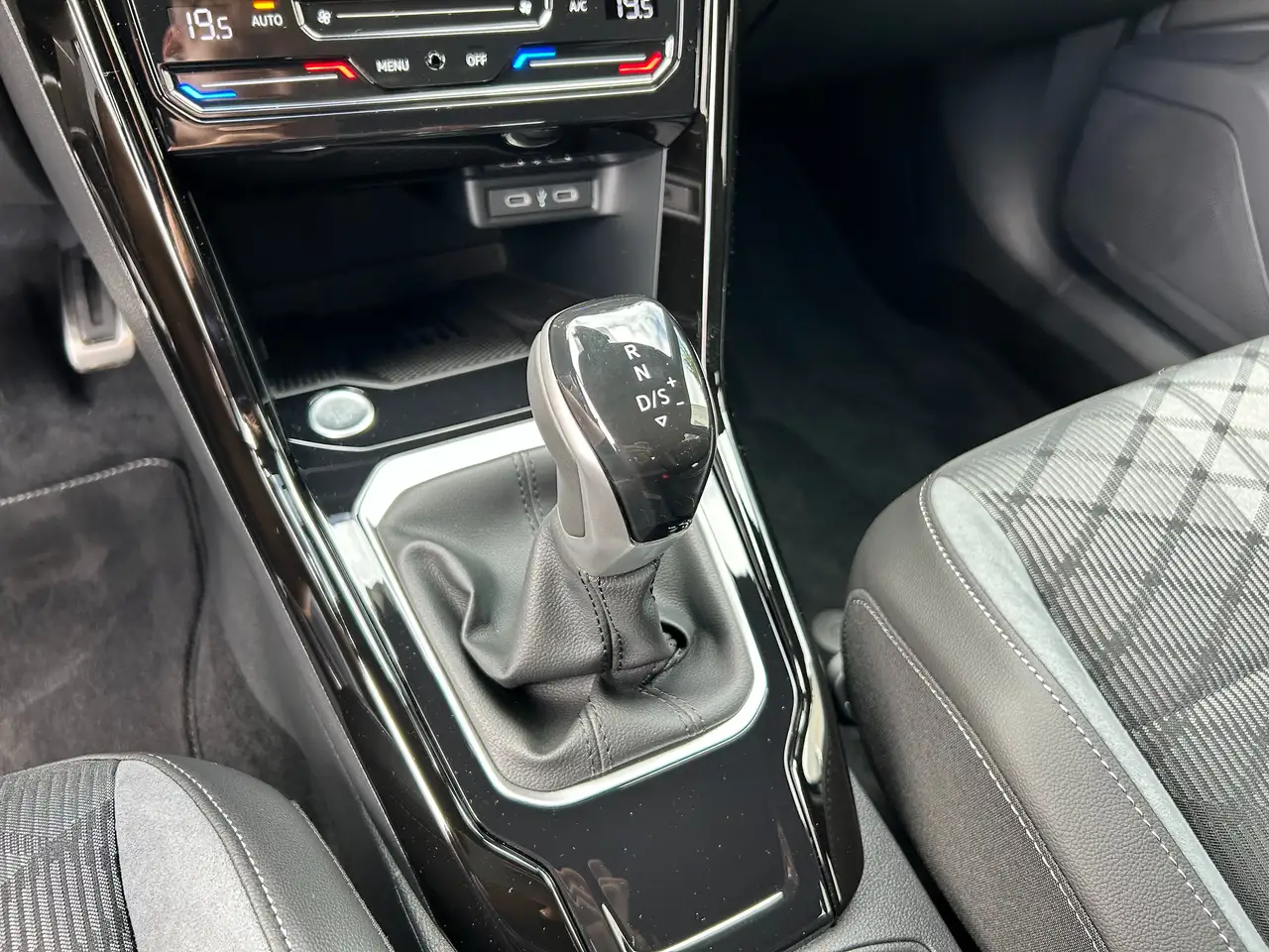 Volkswagen T-Roc 1.5 TSI DSG R-Line-TREKHAAK-ACC, миниатюра 24
