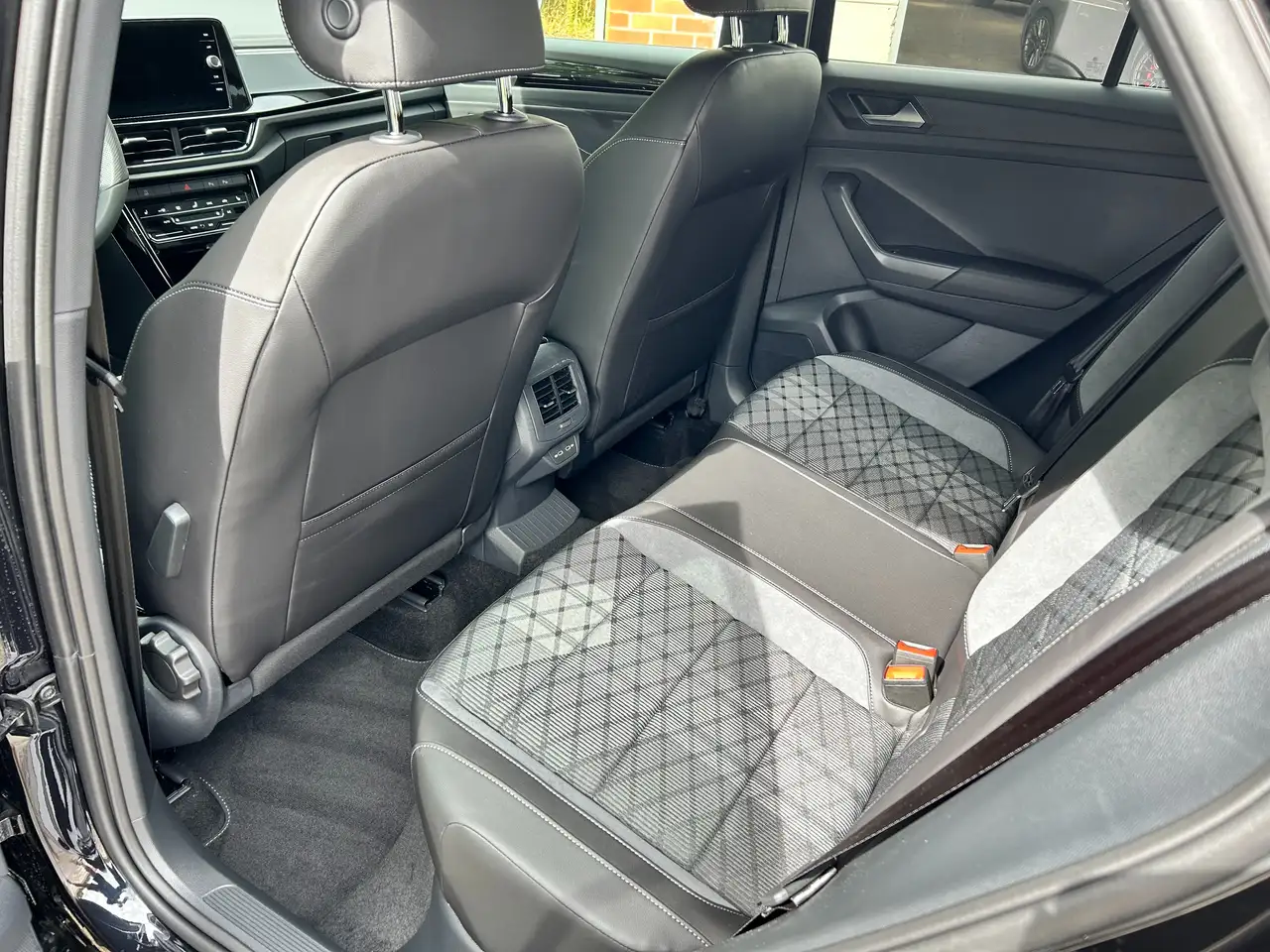 Volkswagen T-Roc 1.5 TSI DSG R-Line-TREKHAAK-ACC, миниатюра 28