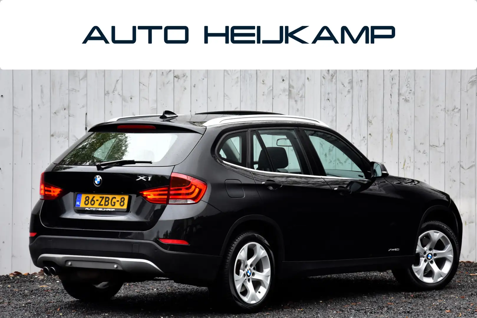 BMW X1 XDrive20i Upgrade Edition | Navigatie | Xenon | NL Zwart - 2