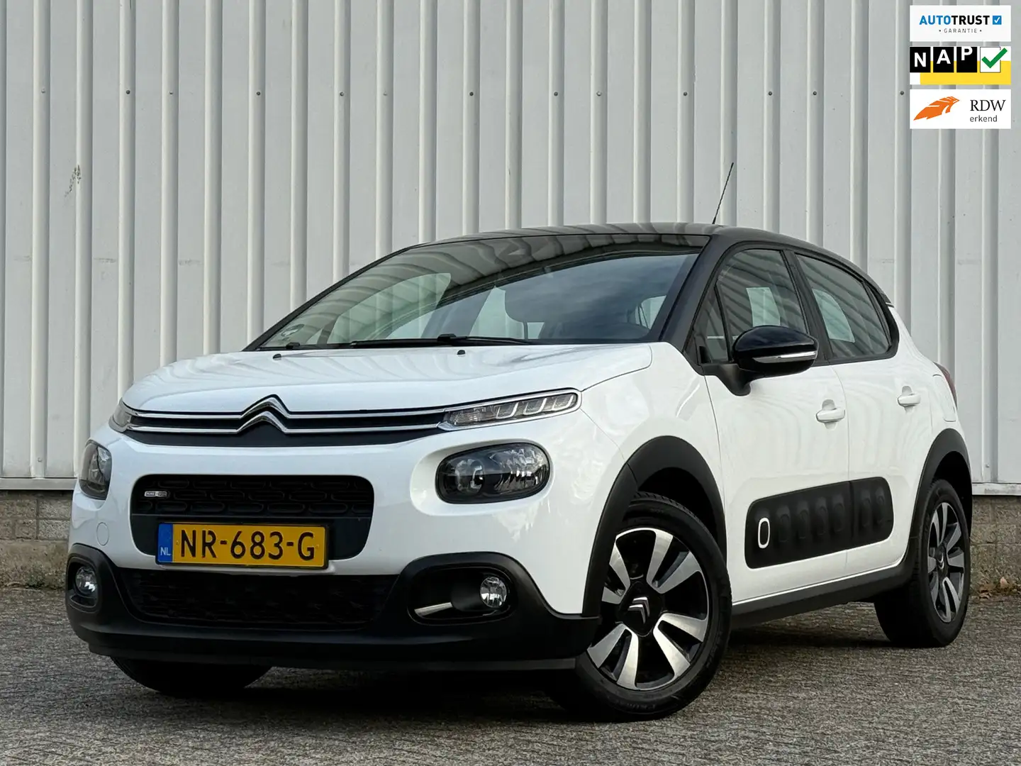 Citroen C3 1.2 PureTech Shine Trekhaak,Climate,Navi,Camera,Ap Weiß - 1
