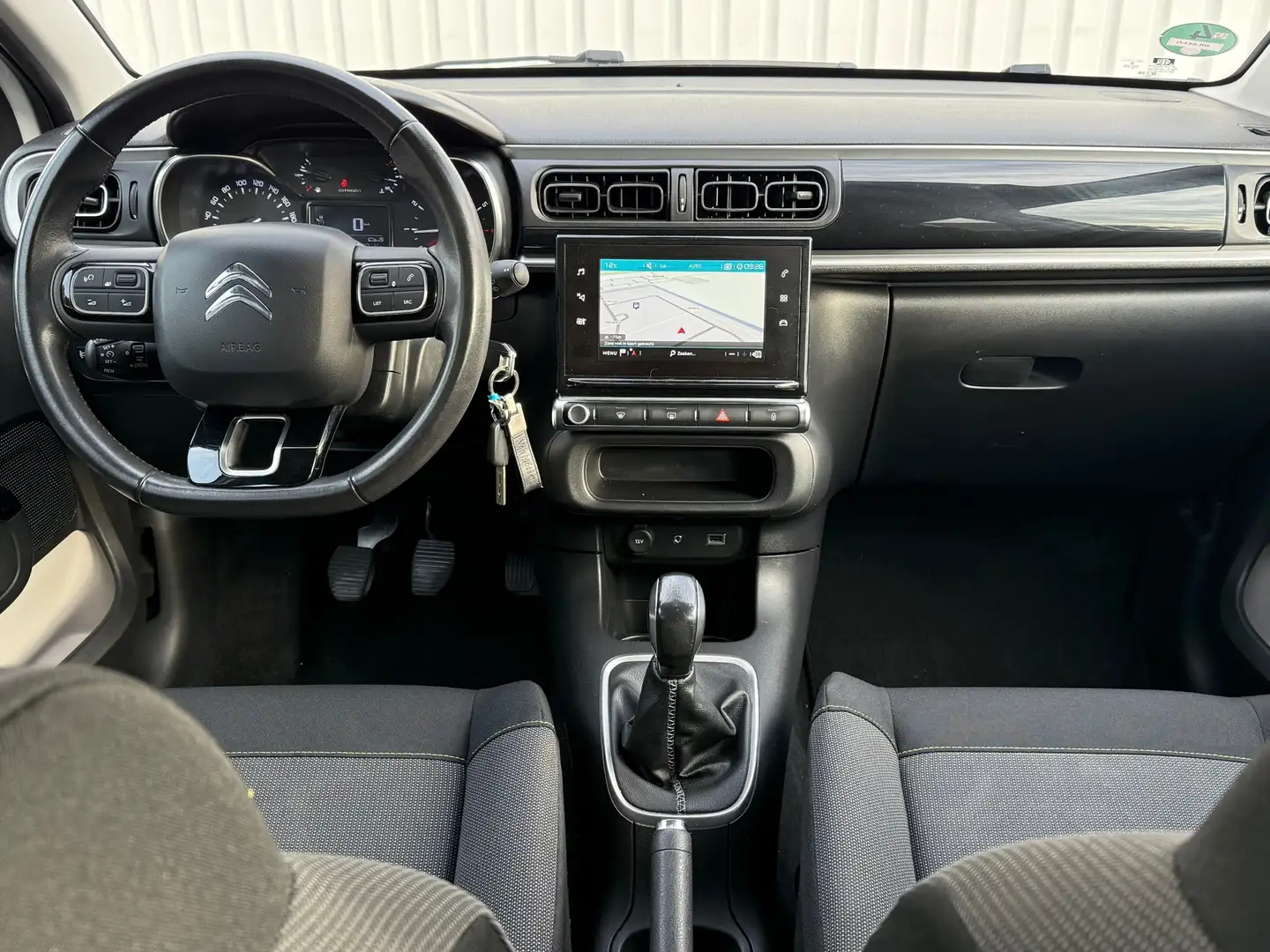 Citroen C3 1.2 PureTech Shine Trekhaak,Climate,Navi,Camera,Ap Weiß - 2