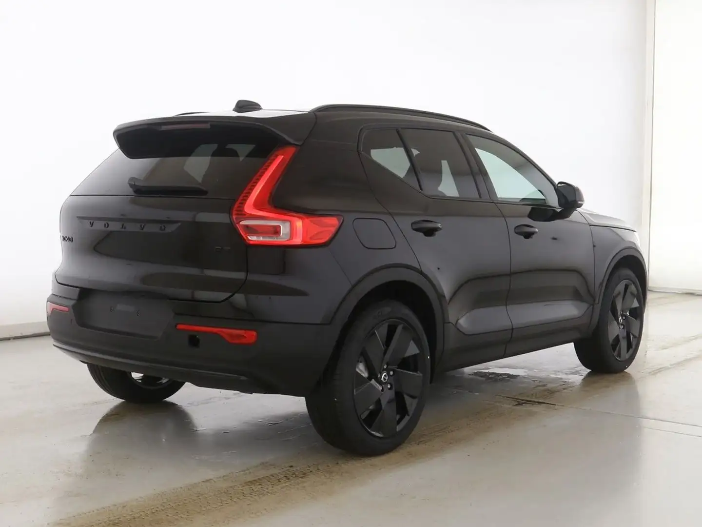 Volvo XC40 B3 Ultra Black Edition FWD Чёрный - 2