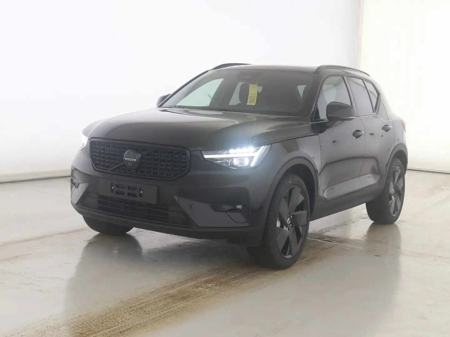 Volvo XC40 B3 Ultra Black Edition FWD Чёрный - 1