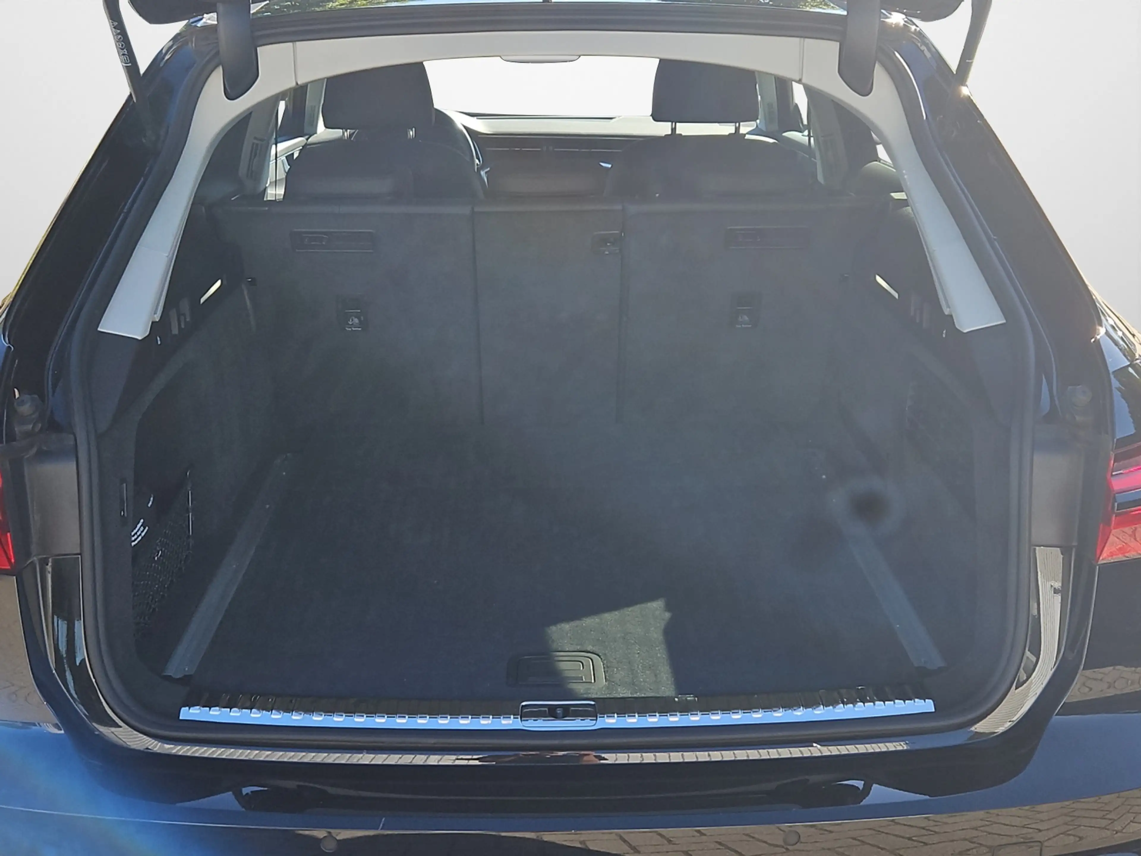 Audi A6 allroad 45 TDI S tronic quattro NaviPlus LED AHK Memory... — photo 12