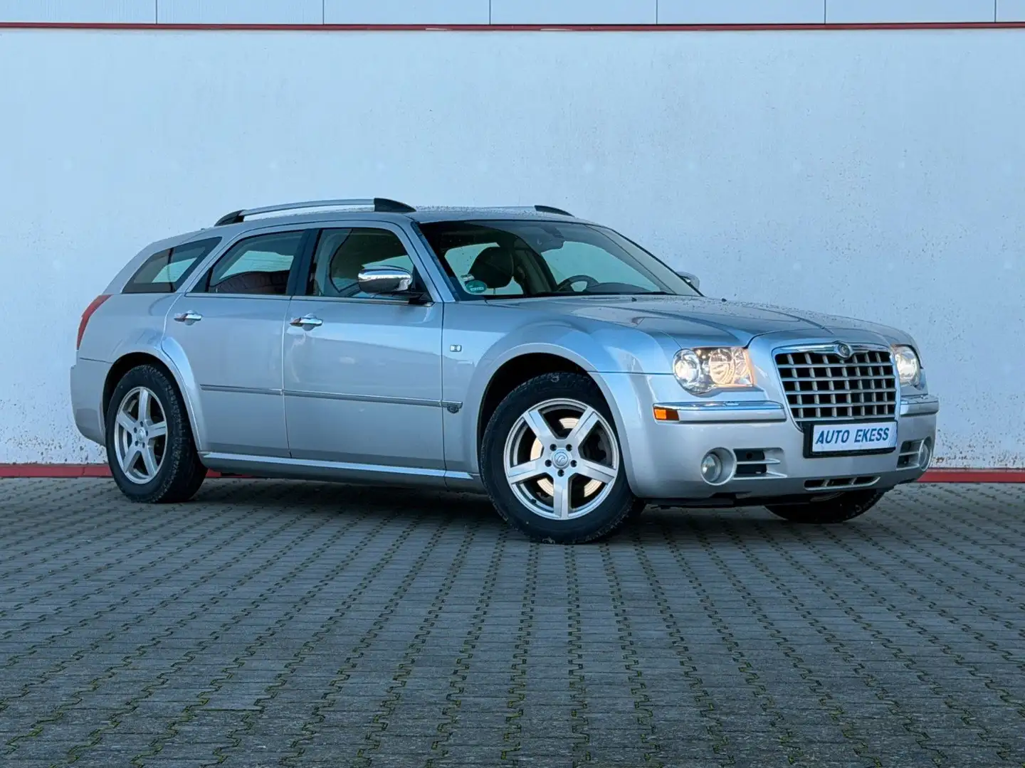 Chrysler 300C Touring 3.5 AWD 4x4 Shz*A/C*AHK*XENON Silber - 1