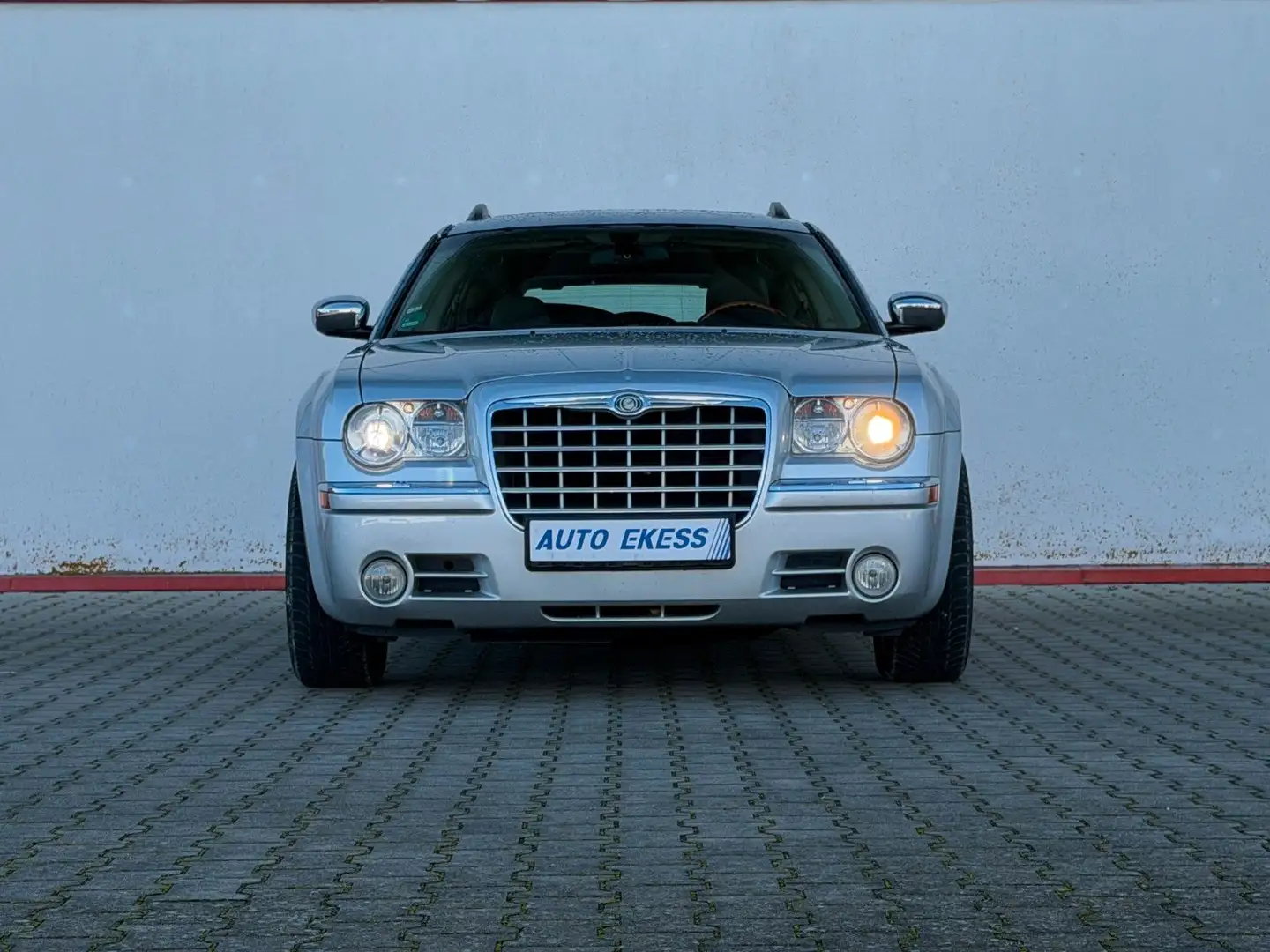 Chrysler 300C Touring 3.5 AWD 4x4 Shz*A/C*AHK*XENON Silber - 2