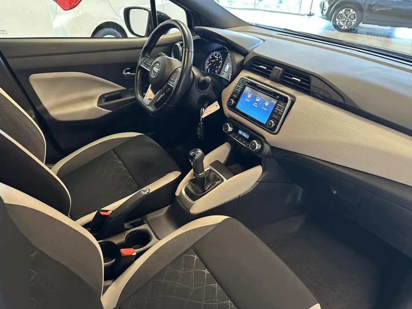 Nissan Micra 0.9 IG-T 90 PK Grau - 2