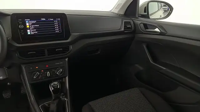 Volkswagen T-Cross view 13