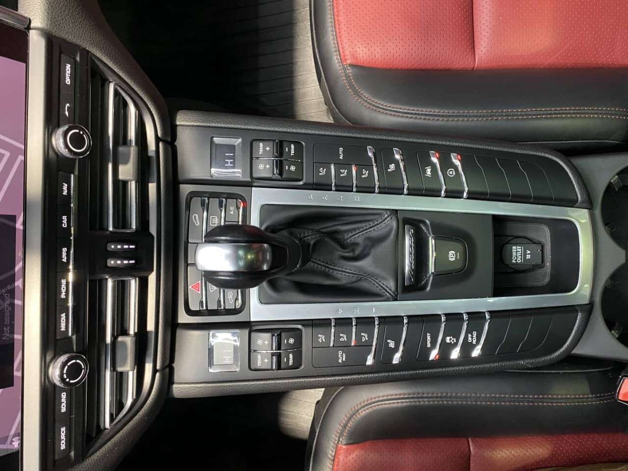 2021 Porsche Macan AWD thumb 17