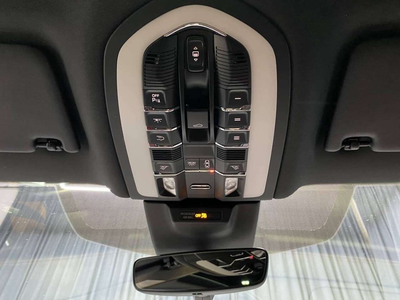 2021 Porsche Macan AWD thumb 18