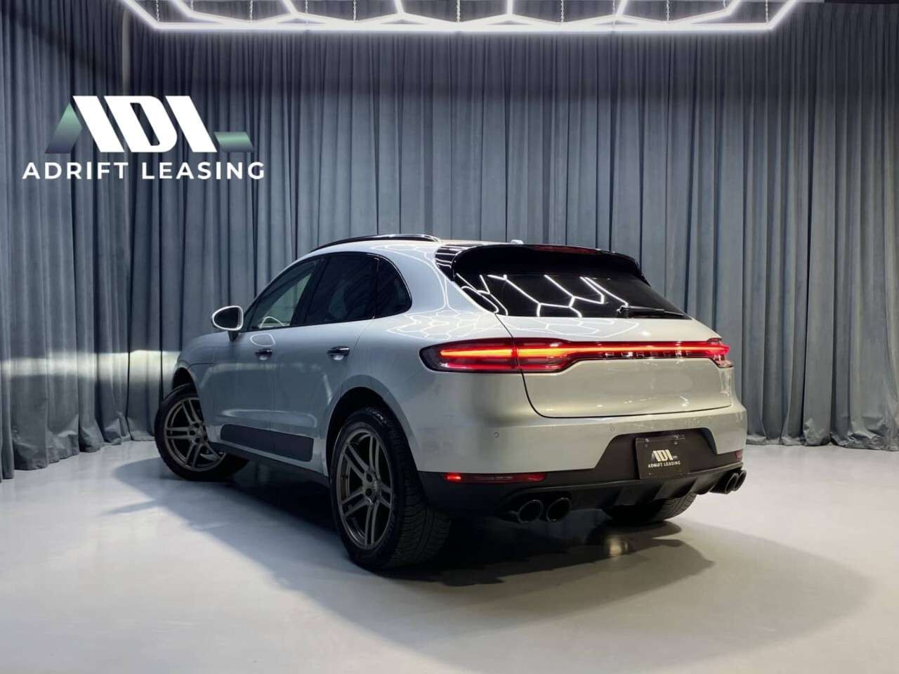 2021 Porsche Macan AWD thumb 7