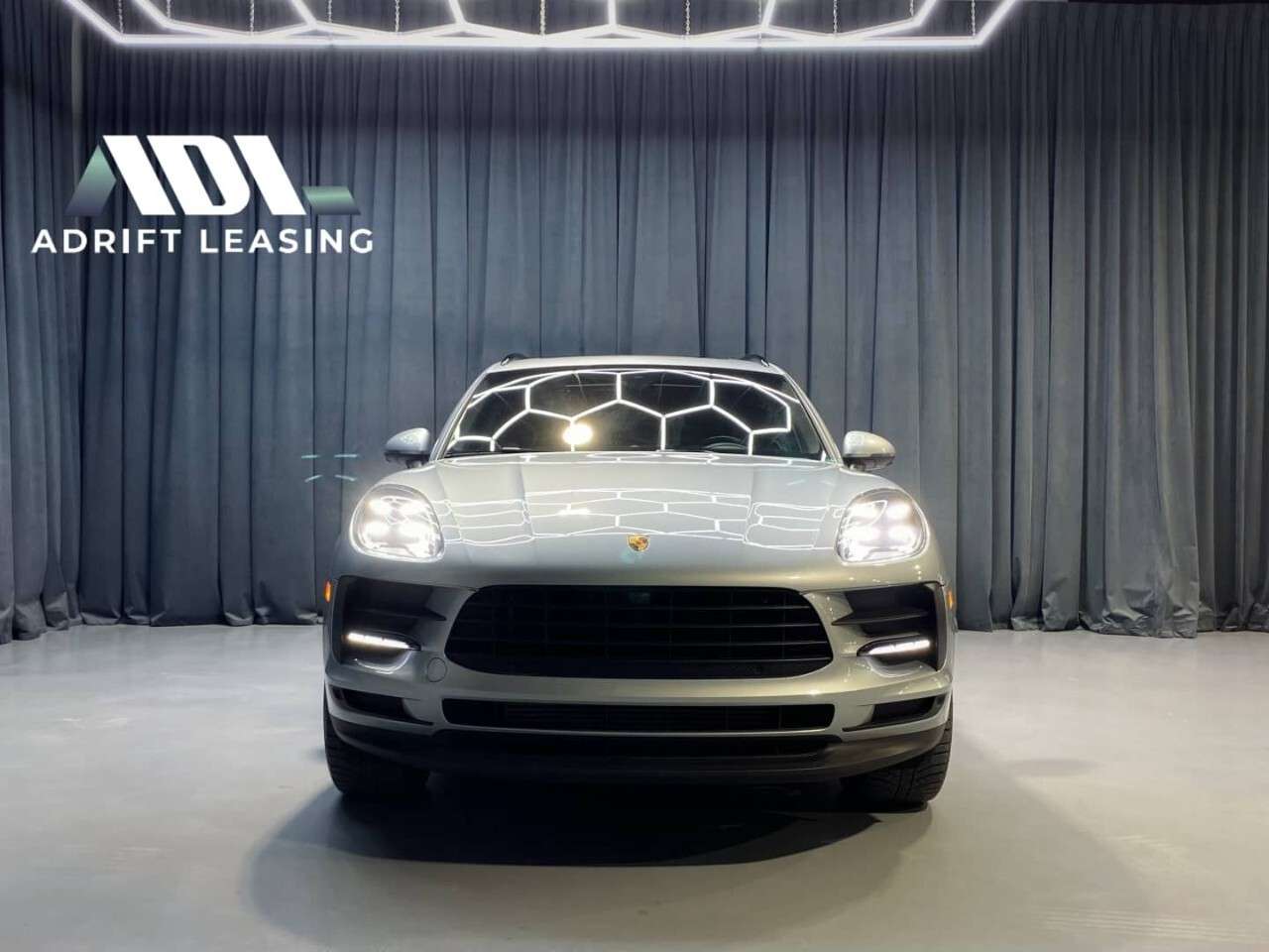 2021 Porsche Macan AWD alt 2