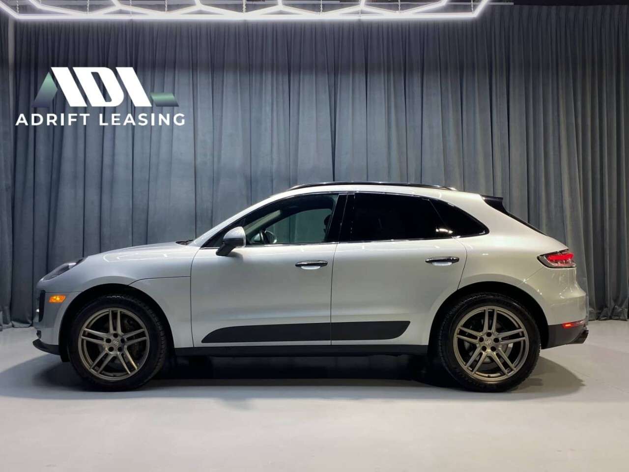 2021 Porsche Macan AWD thumb 8
