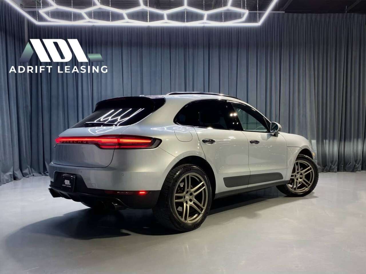 2021 Porsche Macan AWD alt 5