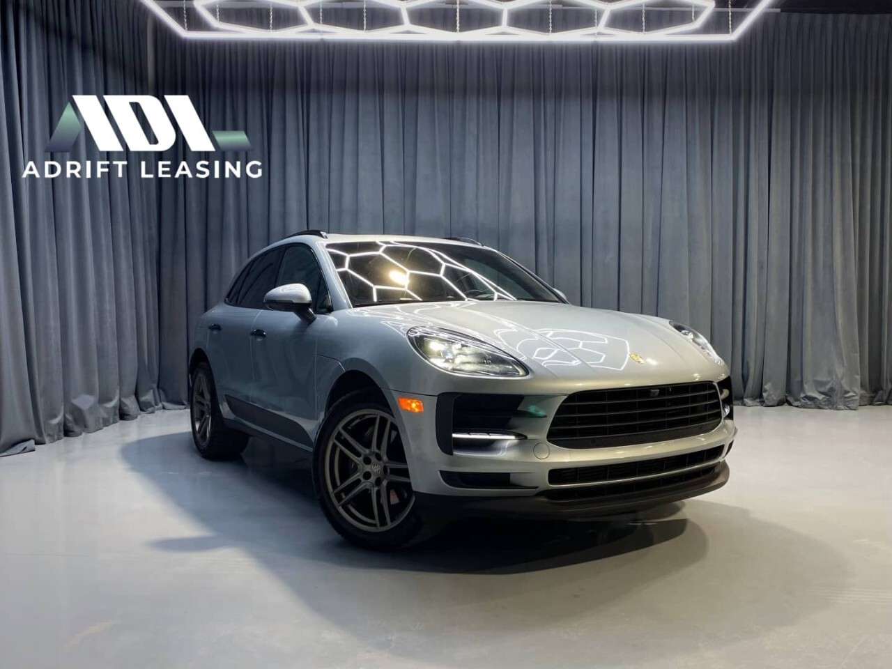 2021 Porsche Macan AWD alt 3