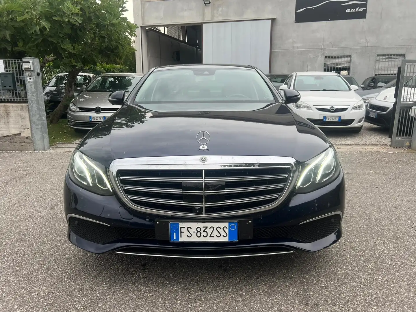 Mercedes-Benz 400 e400 Modrá - 1