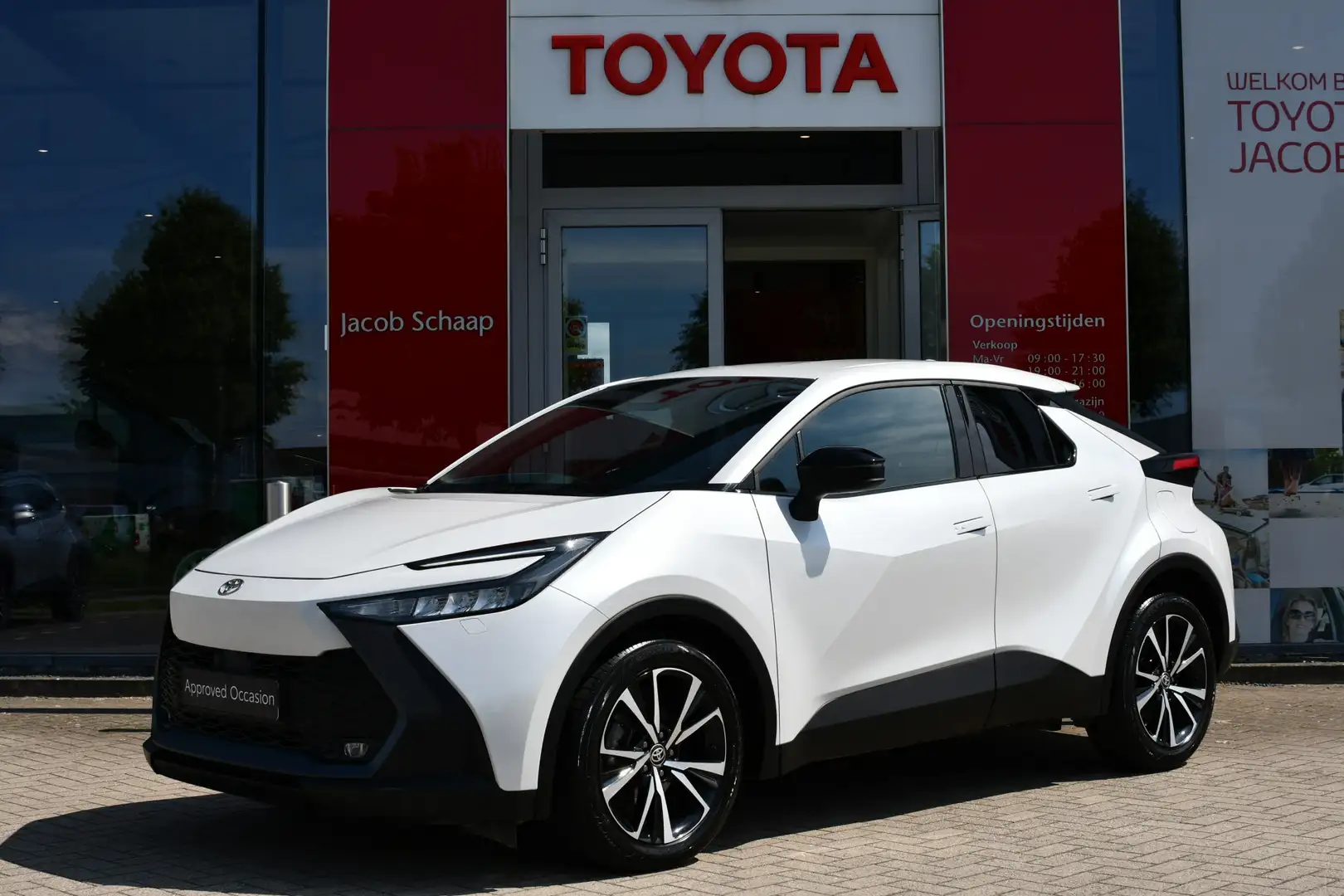 Toyota C-HR 1.8 Hybrid 140 Dynamic Limited Automaat 140pk | St Wit - 1