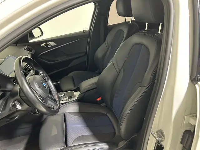 BMW 1 Series view 8
