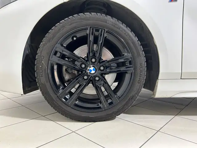 BMW 1 Series view 5