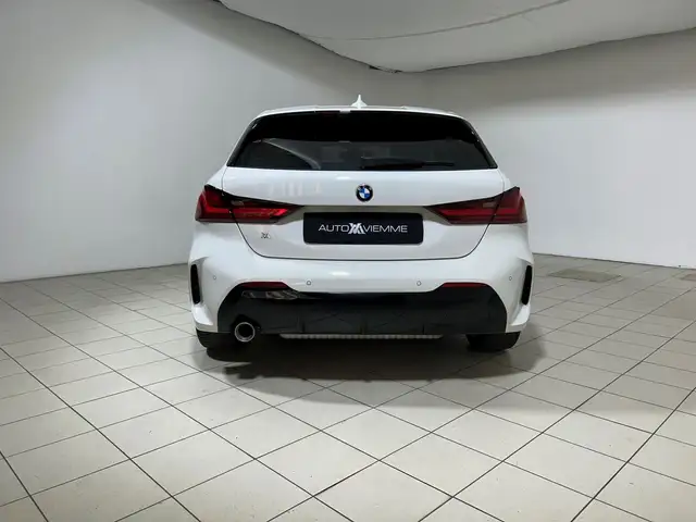BMW 1 Series view 3