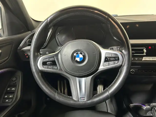 BMW 1 Series view 13