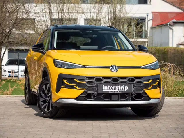 Volkswagen T-Roc view 3