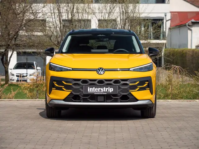 Volkswagen T-Roc view 2
