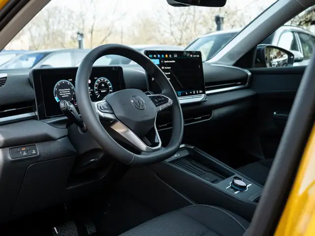 Volkswagen T-Roc view 15