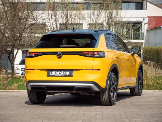 Volkswagen T-Roc view 6