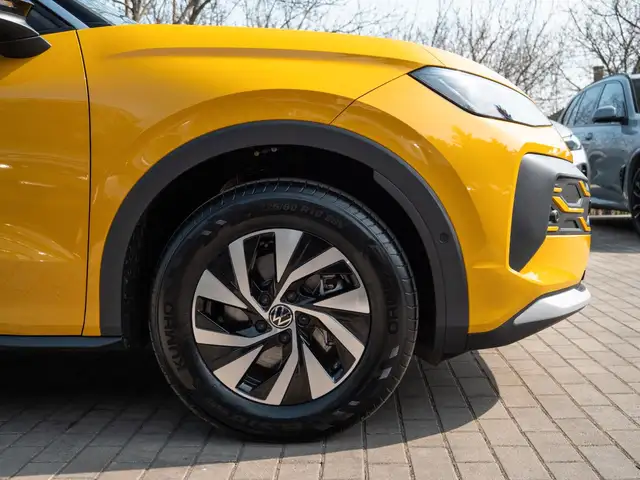 Volkswagen T-Roc view 10