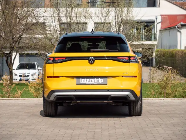 Volkswagen T-Roc view 5