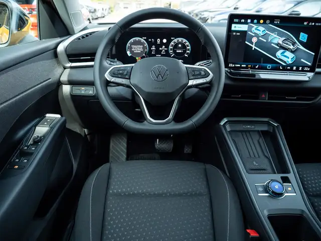 Volkswagen T-Roc view 11