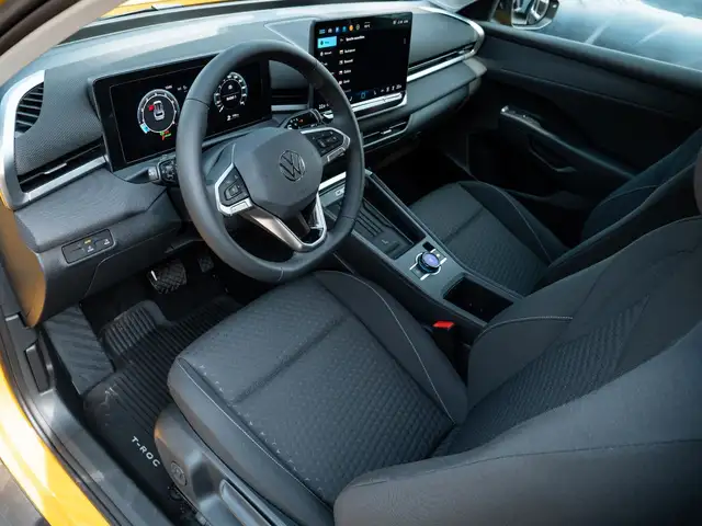 Volkswagen T-Roc view 14