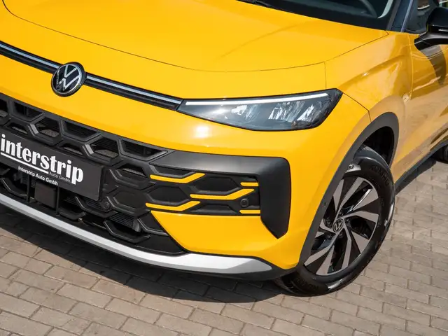 Volkswagen T-Roc view 7