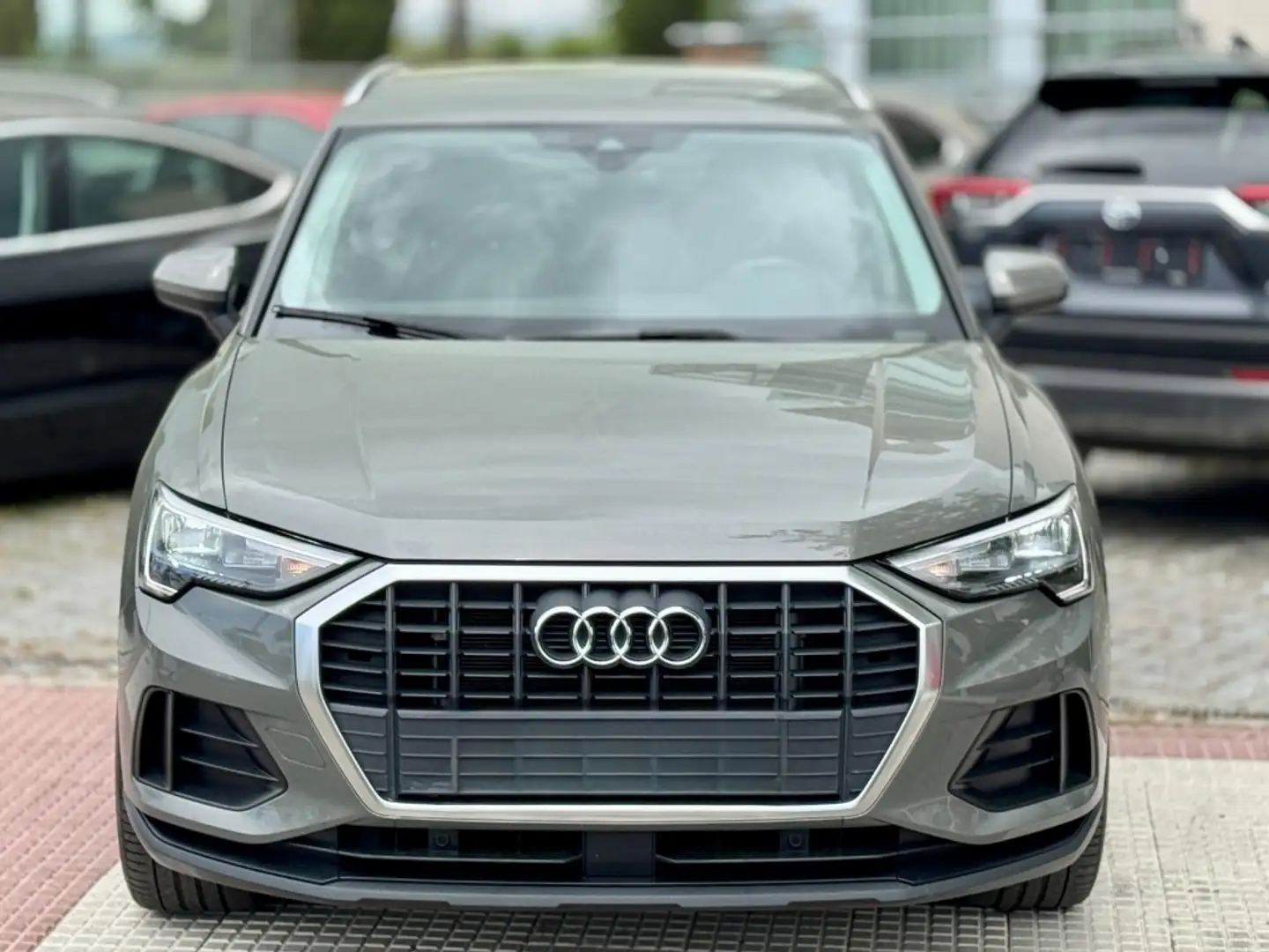 Audi Q3 45 TFSIe Advanced S-tronic Gris - 2