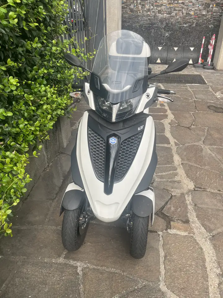 Piaggio MP3 300