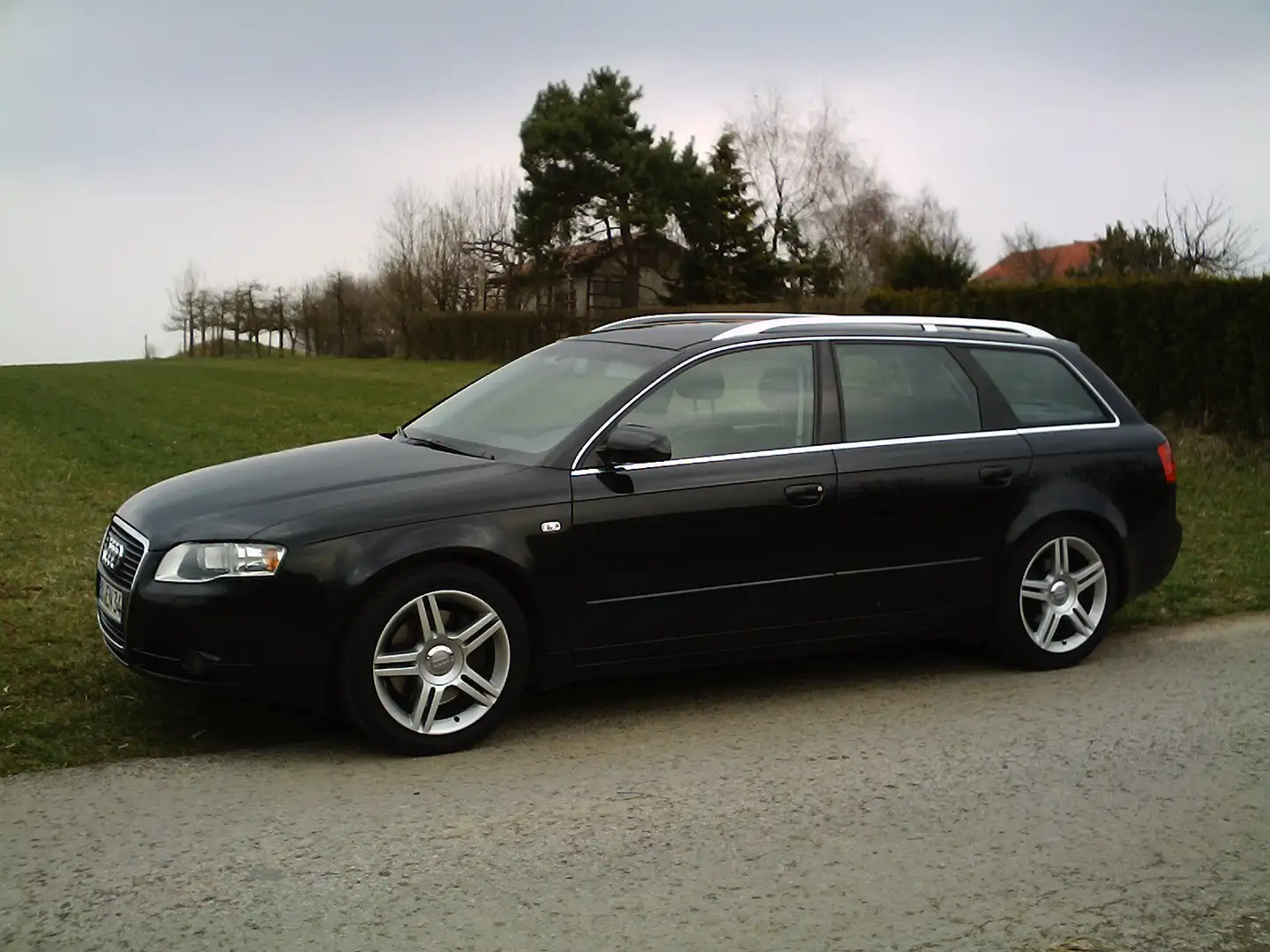 Audi A4 Avant 2.0 T FSI quattro Schwarz - 1