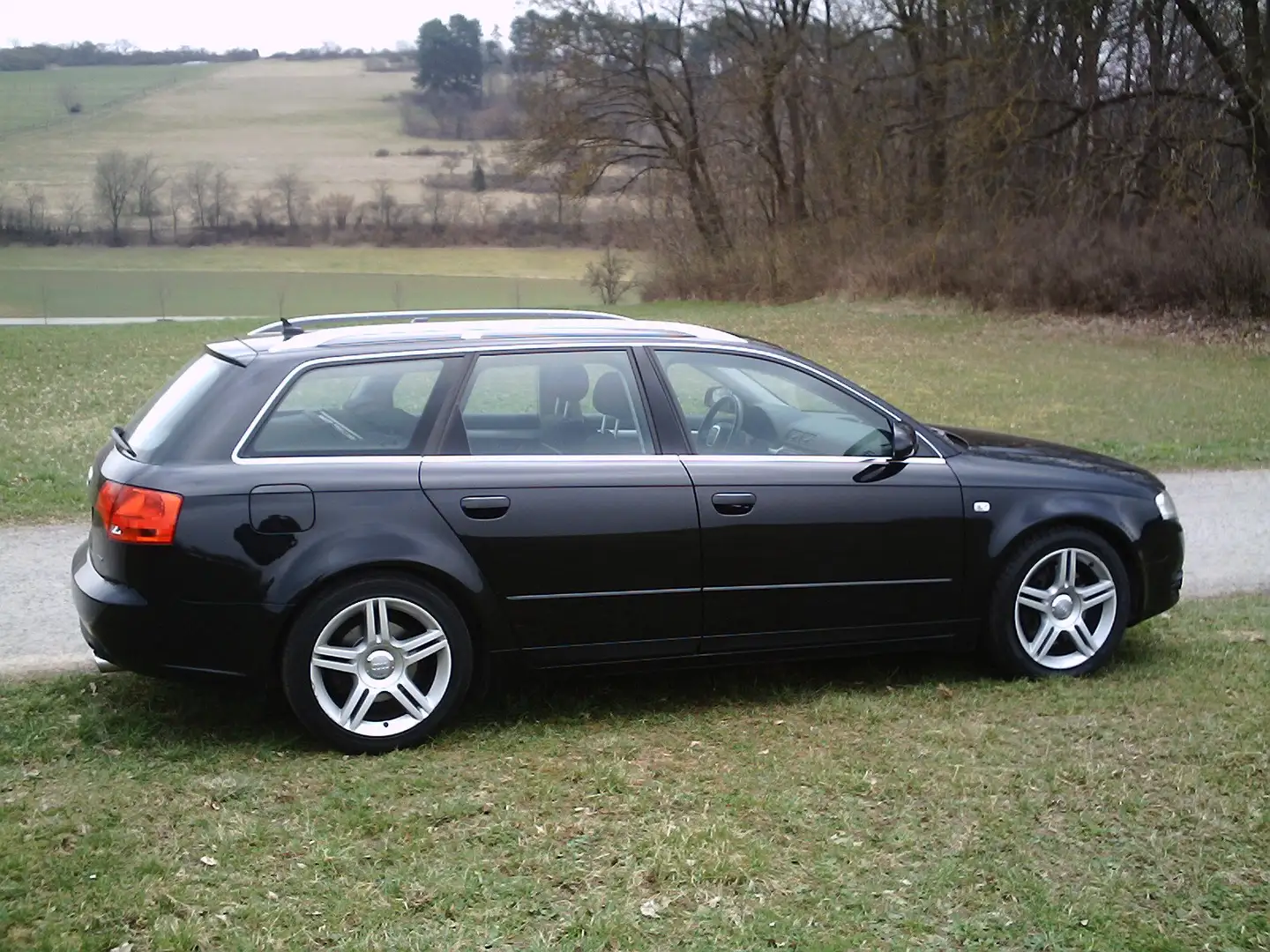 Audi A4 Avant 2.0 T FSI quattro Schwarz - 2