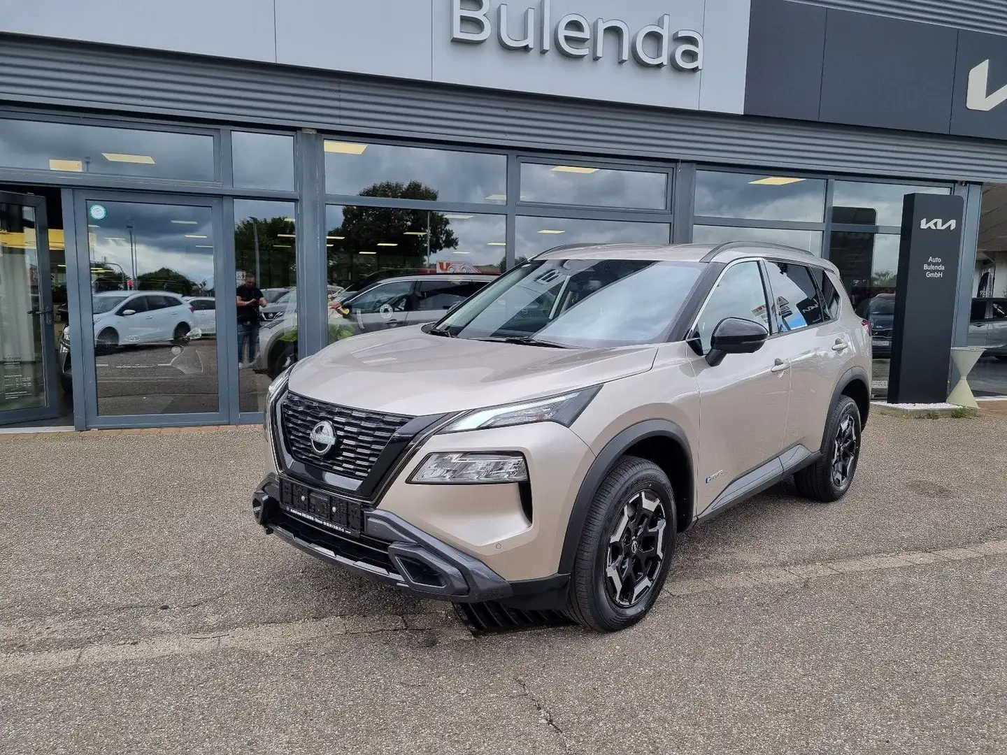 Nissan X-Trail X-TRAIL N-Trek e-4ORCE 213 PS 4x4  5 Sitzer Silber - 2
