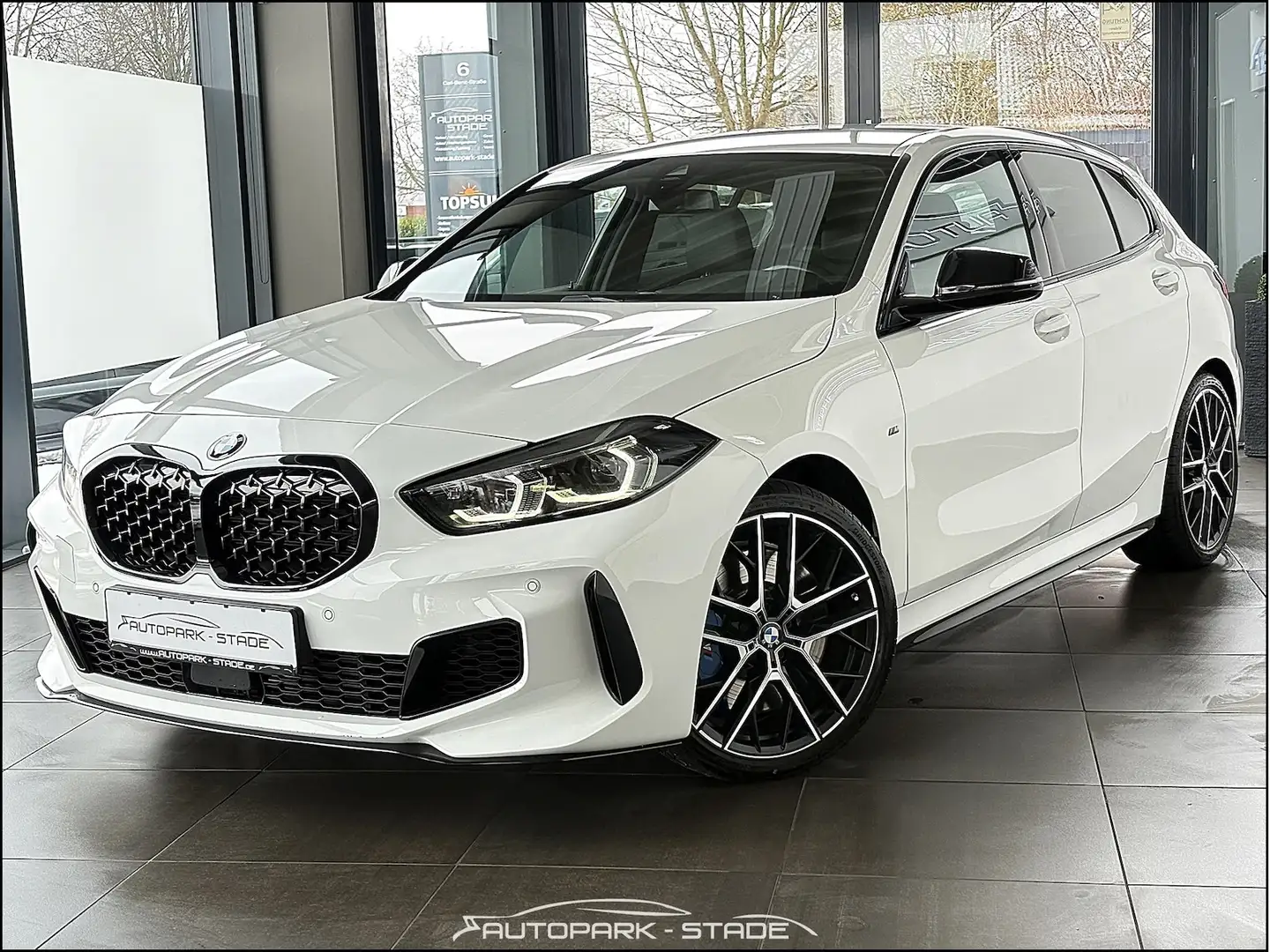 BMW 135 M135i xDrive M Performance LiveCo. LED Assist. Blanc - 2