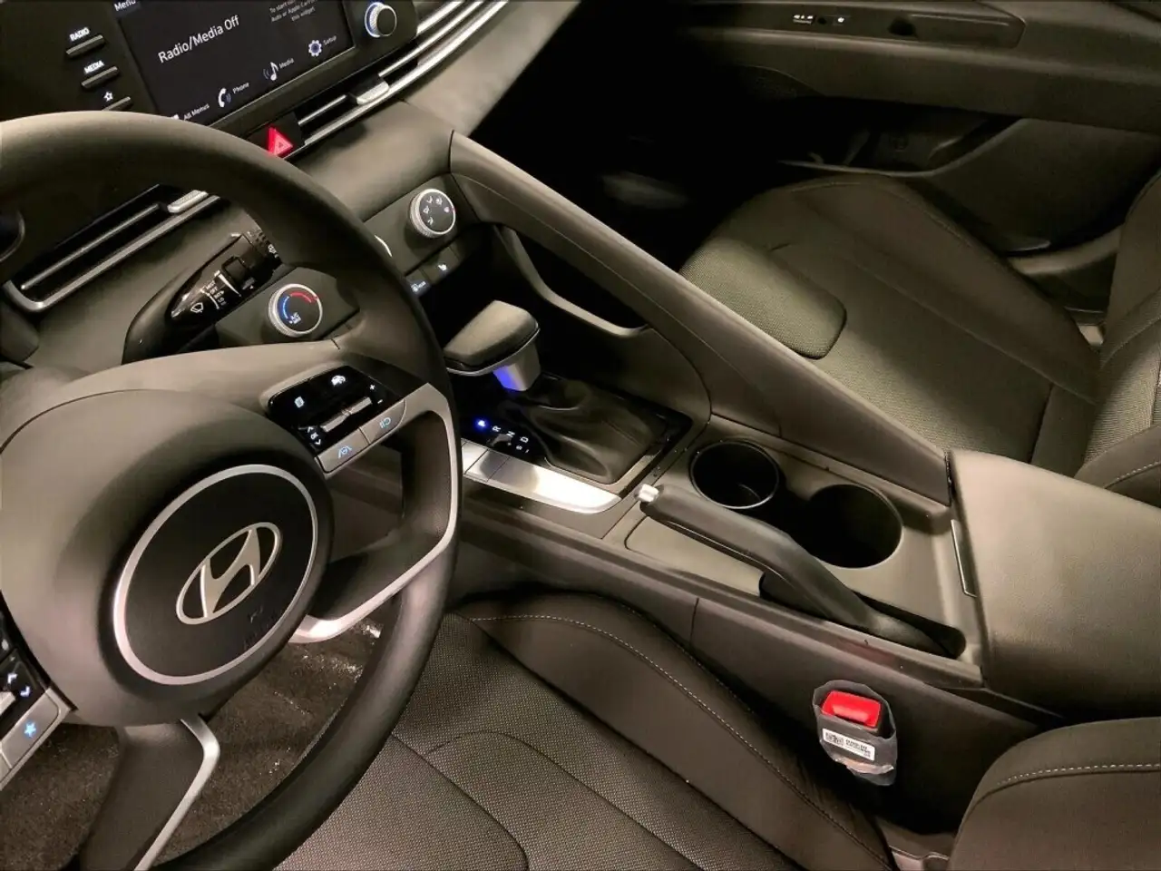 Hyundai ELANTRA снимка Hyundai ELANTRA