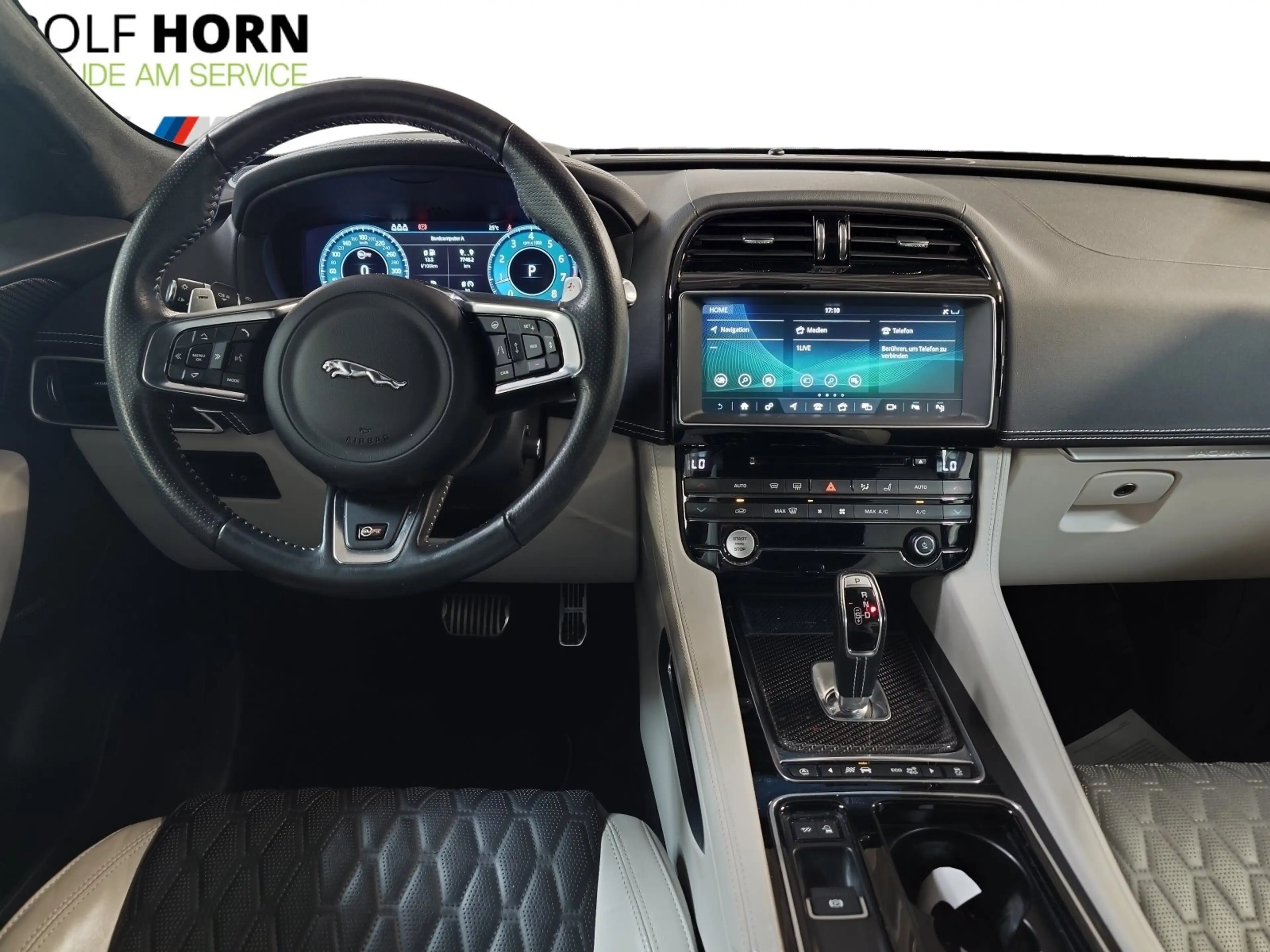 Jaguar F-Pace SVR AWD Autom Klima 360° Navi Sitzhzg — photo 4