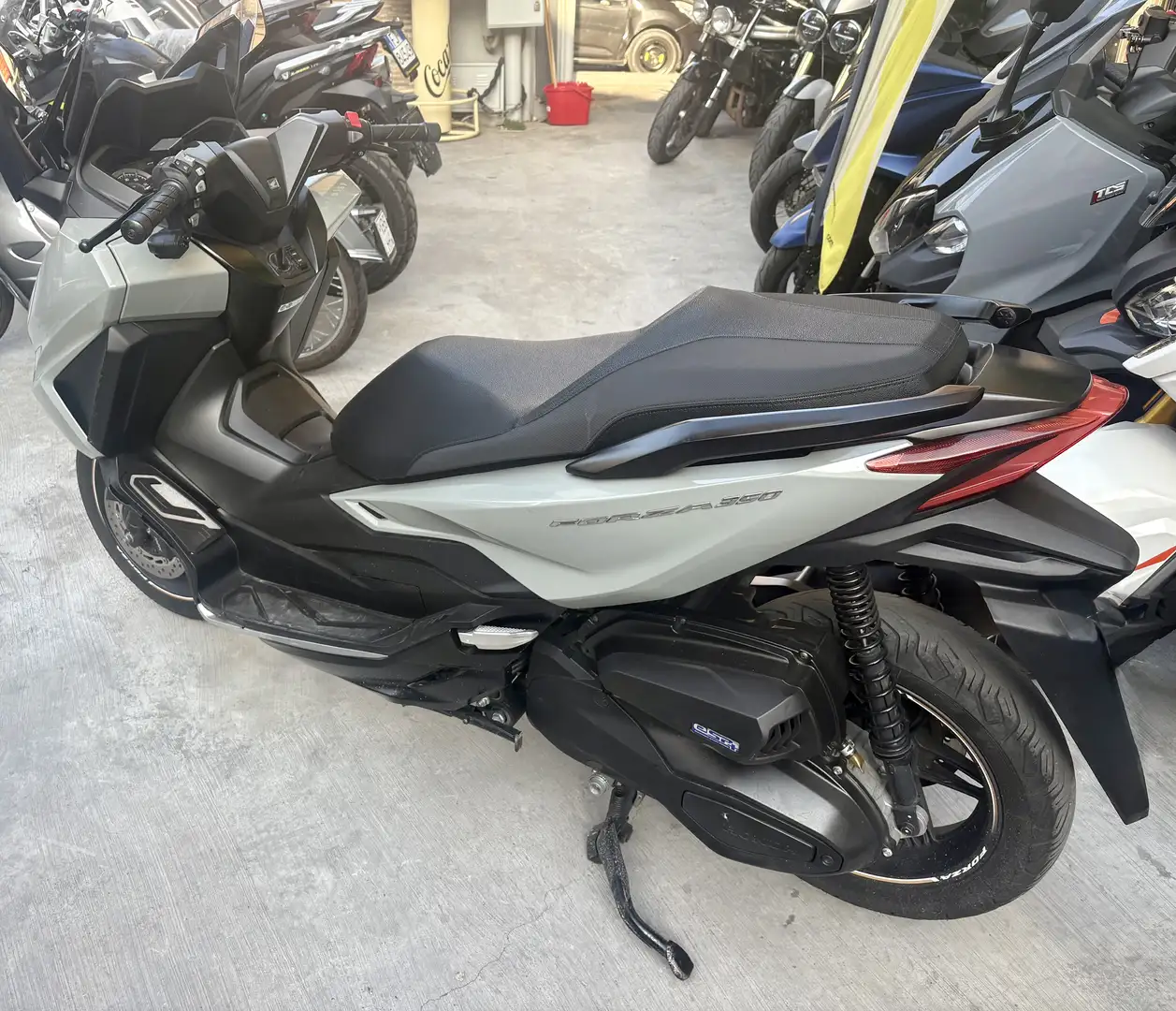 Honda Forza 350 Deluxe - 2