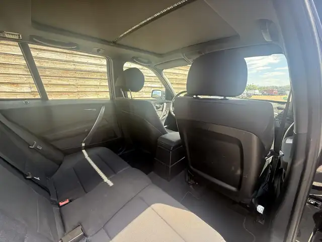 BMW X3 view 12