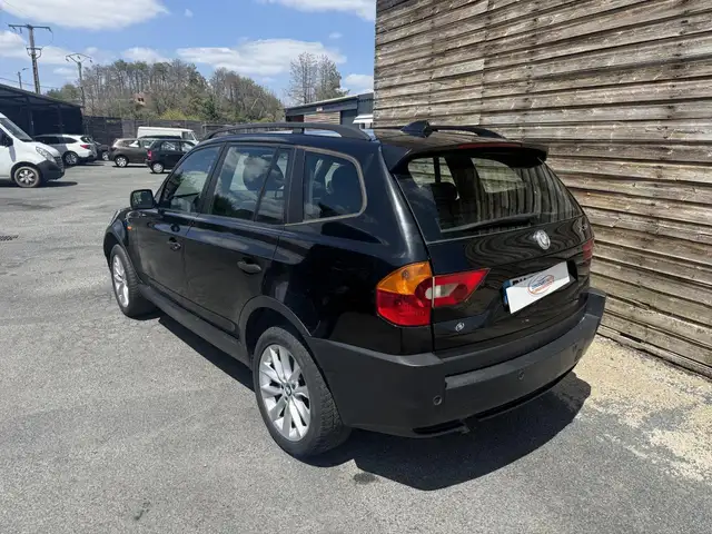 BMW X3 view 3